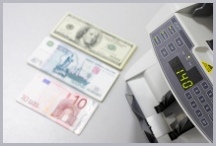 Счетчик банкнот PRO 85: Выбор запрограммированных валют (российские рубли, доллары США, EURO) производится нажатием одной кнопки