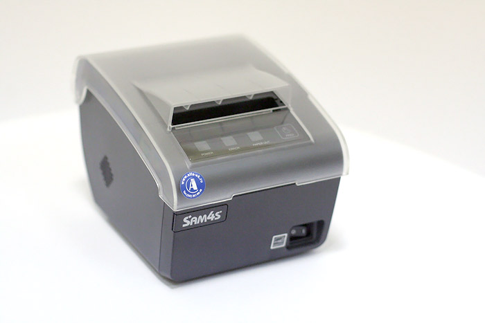 Принтер чеков Sam4s Ellix 40L COM/USB - Для защиты принтера от влаги, брызг, используется влагозащитная крышка. Она поставляется отдельно, и не входит в основную комплектацию.